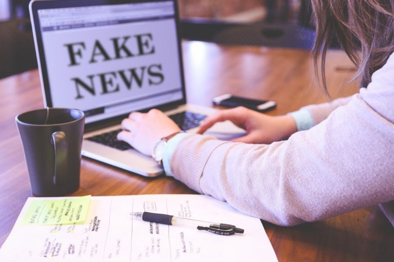 6 conseils pour repérer de fausses nouvelles sur les médias sociaux
