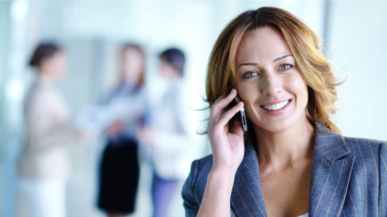 Le Lead Center de CallRail est un système de téléphonie virtuelle et un centre de contact pour les PME