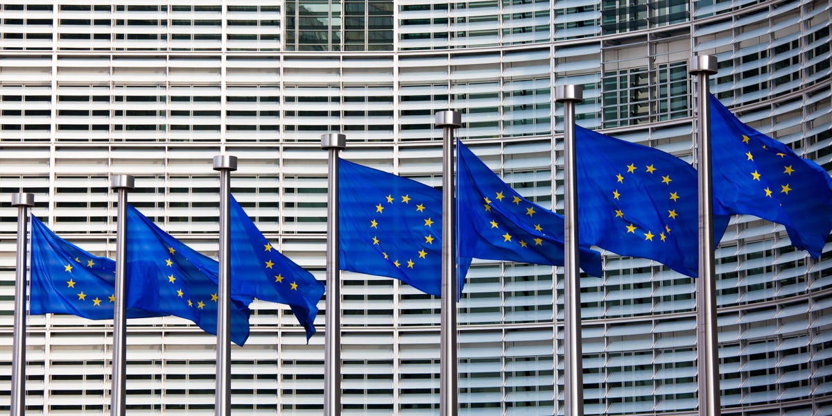 L’UE adopte une loi d’urgence permettant aux entreprises technologiques de filtrer les messages de maltraitance d’enfants