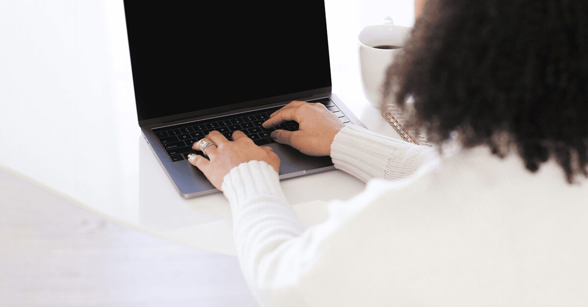 # 714: Le cours minimum viable: comment créer votre cours en ligne maintenant et le construire au fil du temps – Amy Porterfield